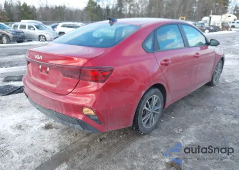 2024 Kia Forte Lxs z USA, uszkodzony, nr VIN 3KPF24AD9RE717496